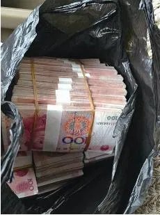 河源女子把17万现金藏卫生间垃圾桶。却被保洁员当垃圾扔了，责任该由谁来担？