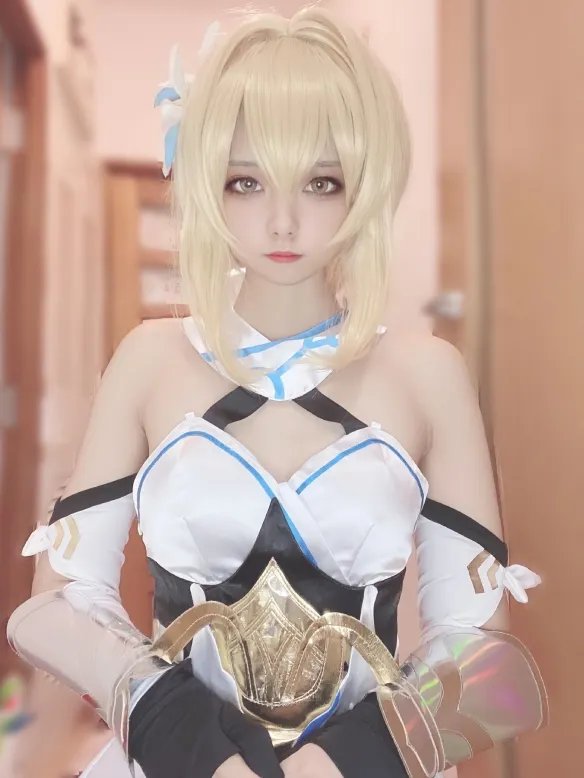 清纯又诱惑的黑丝大白腿 11区Coserてんうみ美图赏