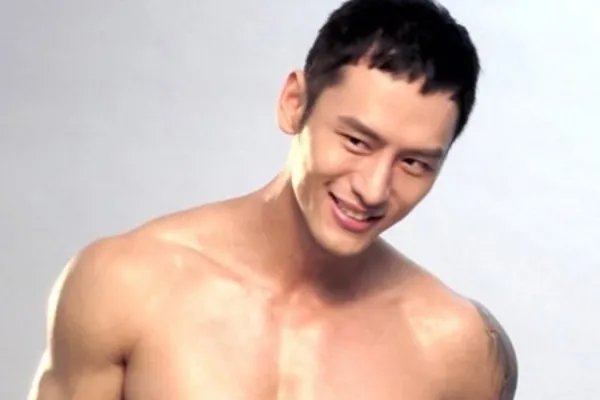 男模黄晓明被指整容 男模顾又铭肌肉写真曝光