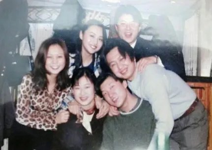 曹颖晒高中旧照，曾经的她长什么样？