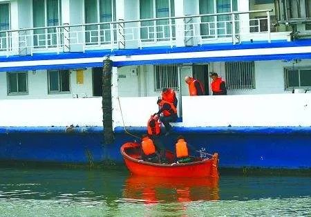 广西北海渔船起火，船上发生事故时如何有效地逃生？