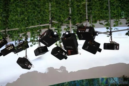 比奥运开幕式还炫 世博场馆投影实拍