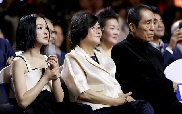 杨幂晒与周迅李少红的罕见合影,这三个娱乐圈女强人有什么缘分和交集?