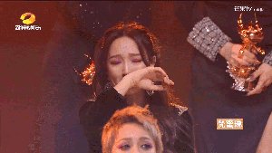 孟佳与王霏霏的关系怎么样?如何看待孟佳哭着看王霏霏?