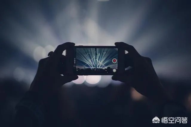 1月10日红米发布会，雷军公开宣战华为，他是不是有些着急了？