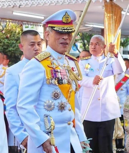 泰国国王恢复诗妮娜王室头衔,诗妮娜此前因何被关监狱?