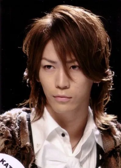 龟梨和也赤西仁吻照引热议 演唱会现场意外重逢