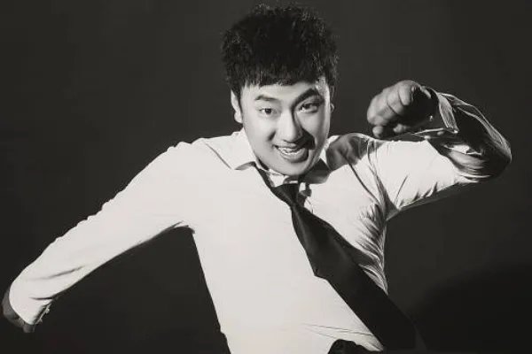 在你踏上离别的火车是什么歌？