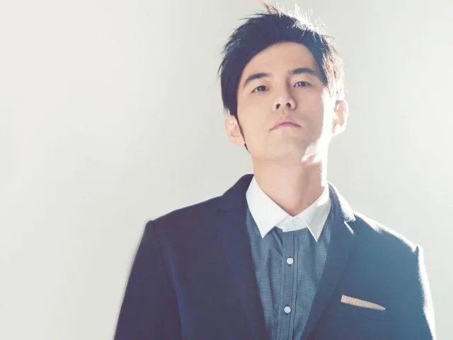 如何看待周杰伦22号陪昆凌逛街却在25号上了微博热搜？