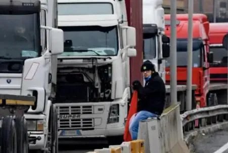 韩国卡车司机掀起大罢工，为何会出现这一情况？