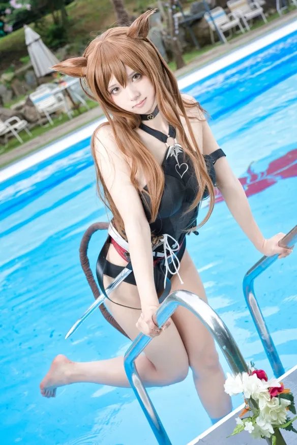 清纯又诱惑的黑丝大白腿 11区Coserてんうみ美图赏