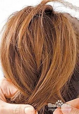 荷包头是怎么扎的 学生长发荷包头发型扎法