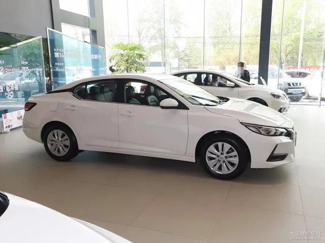 麻烦大家推荐一辆紧凑型轿车？