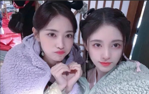 空姐晒与鞠婧祎合照,两人谁更胜一筹呢?