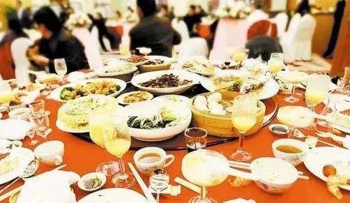 女子相亲带23个亲戚蹭饭,你觉得她如此作为是何心理?