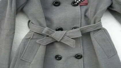 风衣腰带蝴蝶结怎么系