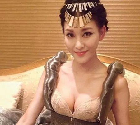 李彩桦不雅照片全集曝光 被牵连进老板离婚官司