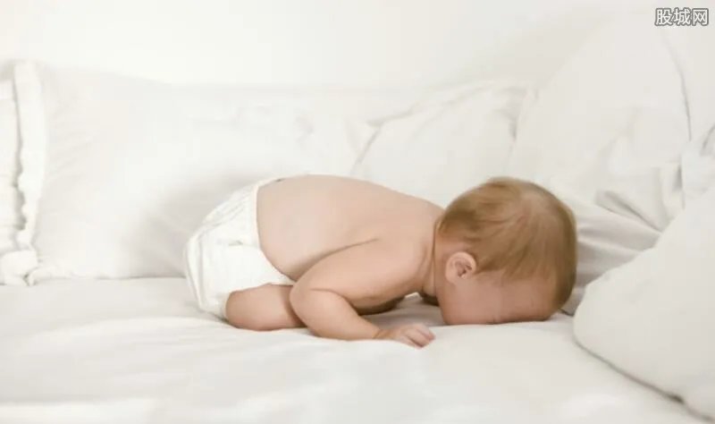 潘阳产子 2012年7月结婚2013年1月产子