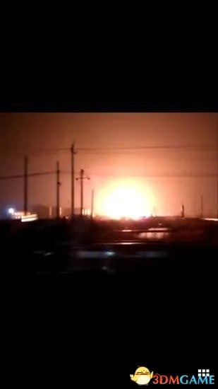 东营化工厂爆炸现场画面曝光 火光四射浓烟滚滚