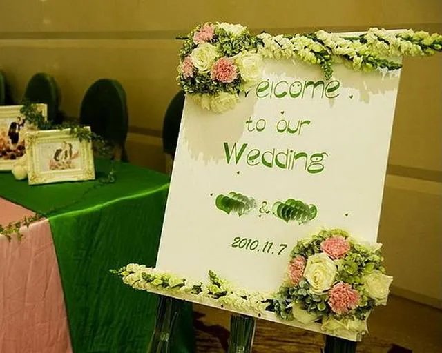 婚礼水牌的内容都有哪些 婚礼水牌2017款式推荐