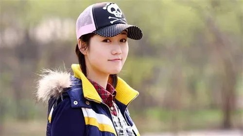 张悠雨大胆暴露私处 人体艺术被质疑