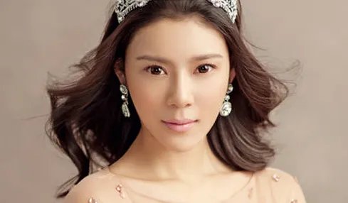 林丹为她抛弃孕妻,李泽楷为她牵肠挂肚,赵雅淇的手段有多厉害?