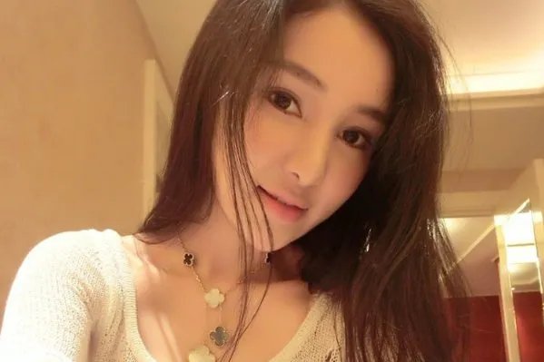 “一路的奢靡全靠干爹”，郭美美的“干爹”到底是谁？为何实力如此强大？