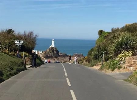 为什么很多人把微信资料地址都设置为泽西岛?