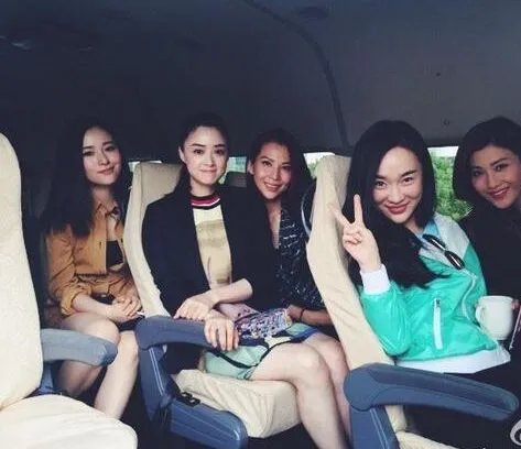 华妃蒋欣参加跑男 与“皇后”上演互撕大戏