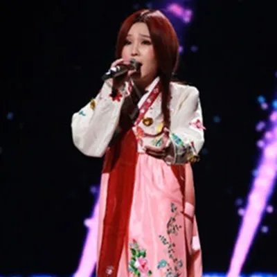 许艺娜整容前脸肿得像猪 直通春晚五强靠潜规则挑落张赫宣