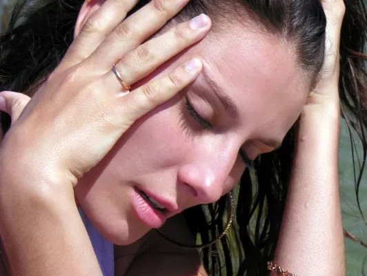 脸上的红血丝怎么去除