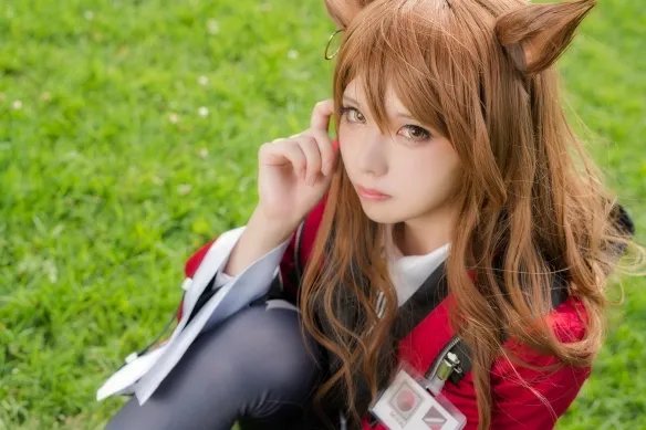 清纯又诱惑的黑丝大白腿 11区Coserてんうみ美图赏