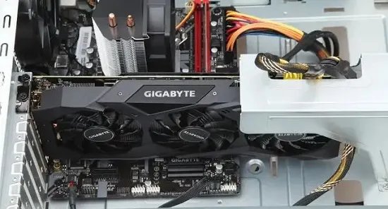 电脑屏幕一直闪烁各种颜色解决方法