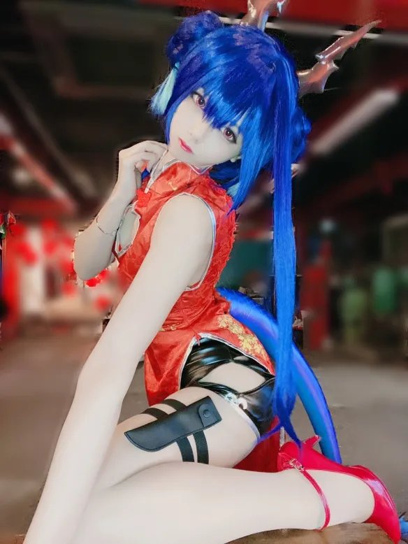 清纯又诱惑的黑丝大白腿 11区Coserてんうみ美图赏