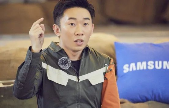 杨迪下跪感谢父母是怎么回事?