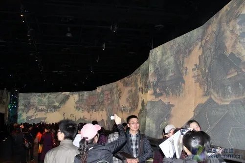 比奥运开幕式还炫 世博场馆投影实拍