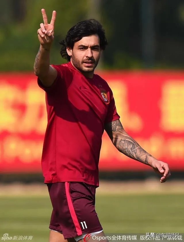 网上新闻报道高拉特已放弃巴西国籍，高拉特入籍已是板上钉钉，中国队将所向披靡吗？