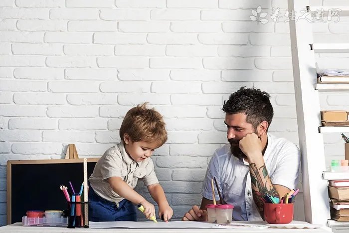 老人带孩子的特点是什么