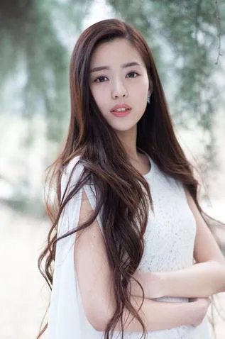 氧气美女温心整容前后对比 气质大提升曾与黄晓明传过绯闻