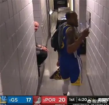 西决G3中，伊戈达拉为什么会竖中指？