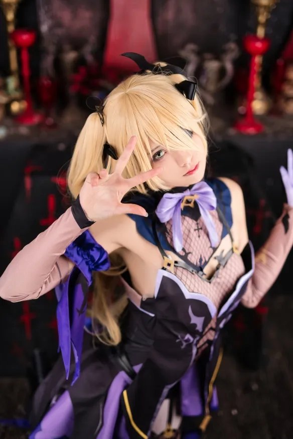 清纯又诱惑的黑丝大白腿 11区Coserてんうみ美图赏