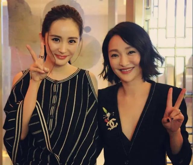 杨幂晒与周迅李少红的罕见合影,这三个娱乐圈女强人有什么缘分和交集?