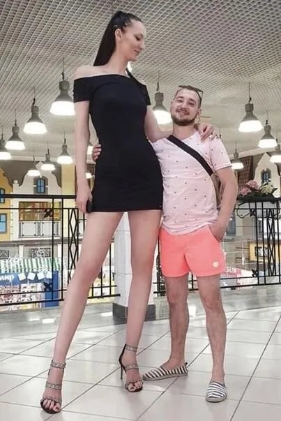 美国17岁少女打破世界最长腿纪录：超1.35米！