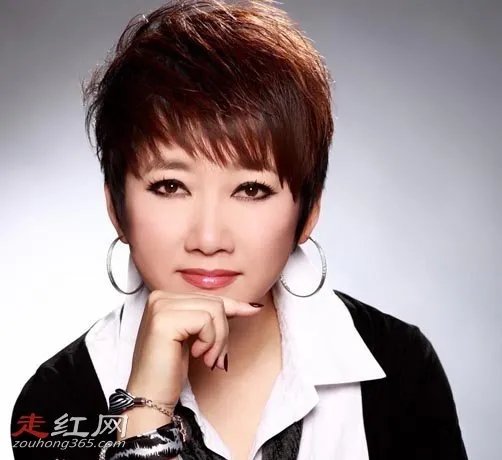 成方圆简历几个老公现任老公是谁 她的前夫是王刚