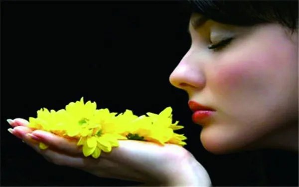 假体隆鼻怎么样