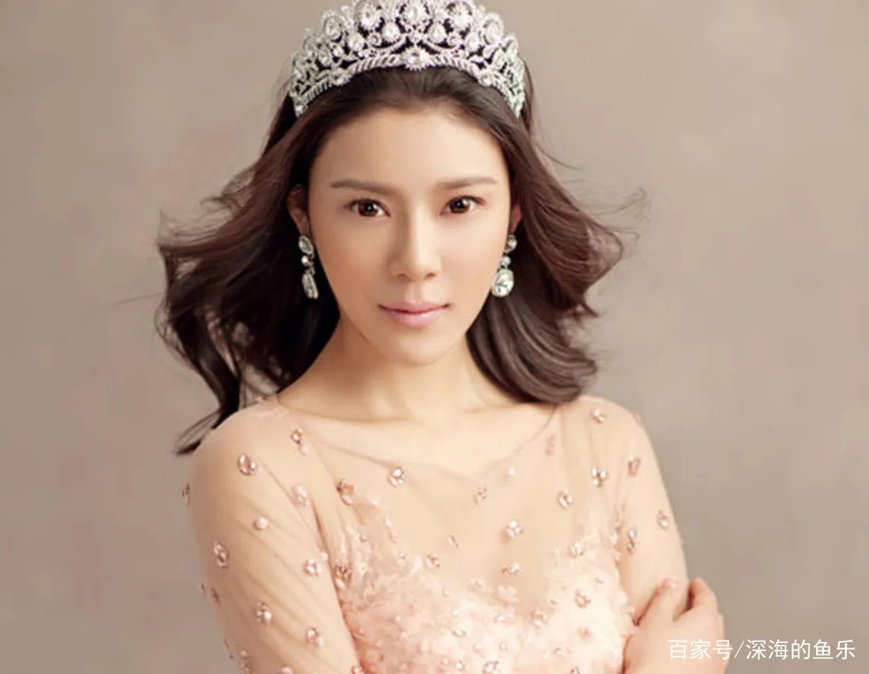 林丹为她抛弃孕妻,李泽楷为她牵肠挂肚,赵雅淇的手段有多厉害?