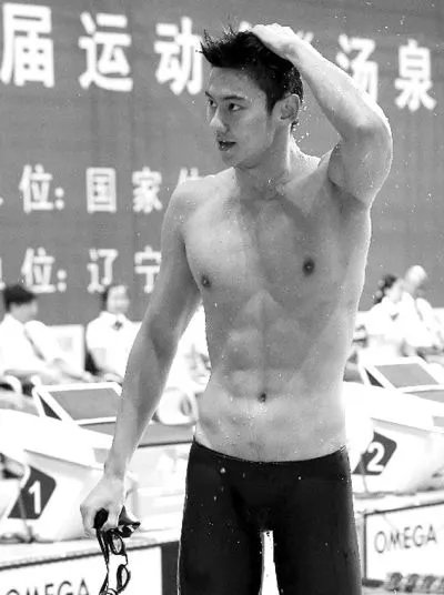 如何看待宁泽涛拍游泳课程45万出售？