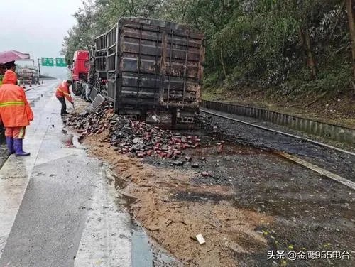 2600件老干妈高速上被烧,现场到底发生了什么?