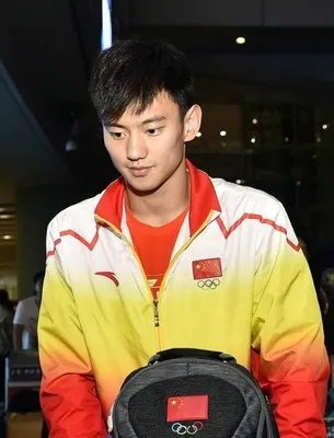 如何看待宁泽涛拍游泳课程45万出售？