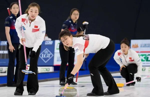 中国女子冰壶队现任队员是什么?